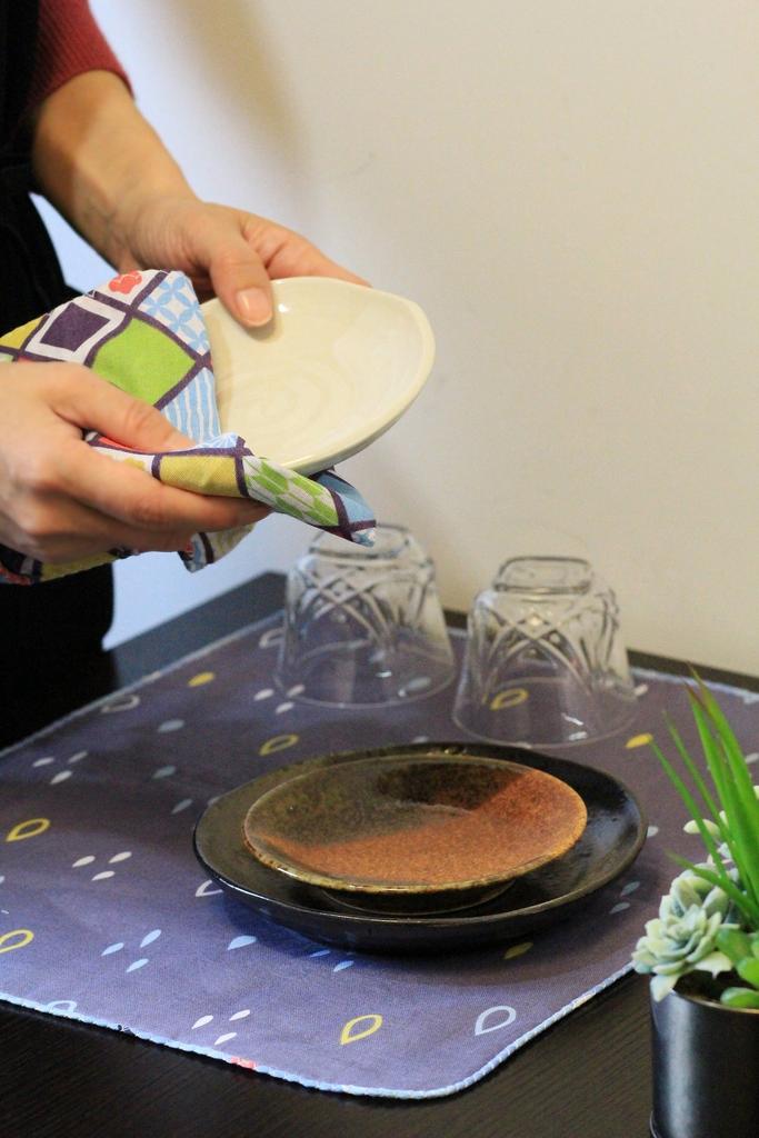 A Soft and Fluffy Tenugui Towel Made of Gauze with Patterns On Both Sides Triple-layered (Karin)