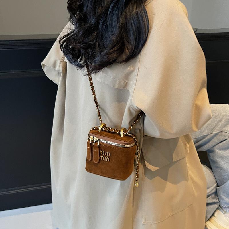 2025 Winter New French Box Bag Niche Texture Women's Messenger Bag Personalized Versatile Size Shoulder Bag