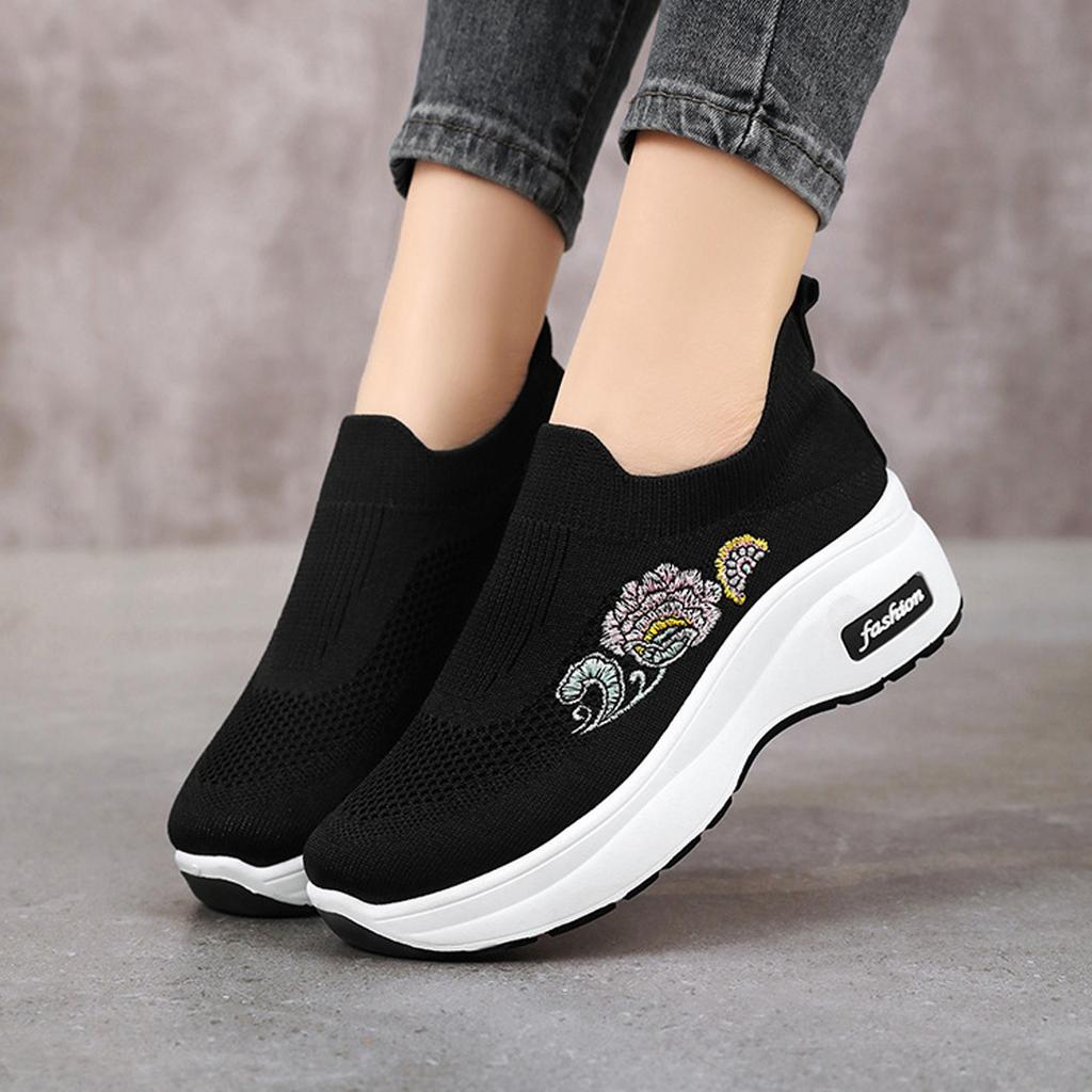 Women's Orthopedic Shoes Are Comfortable and Breathable Combining the Lightweight Feel of Casual Shoes