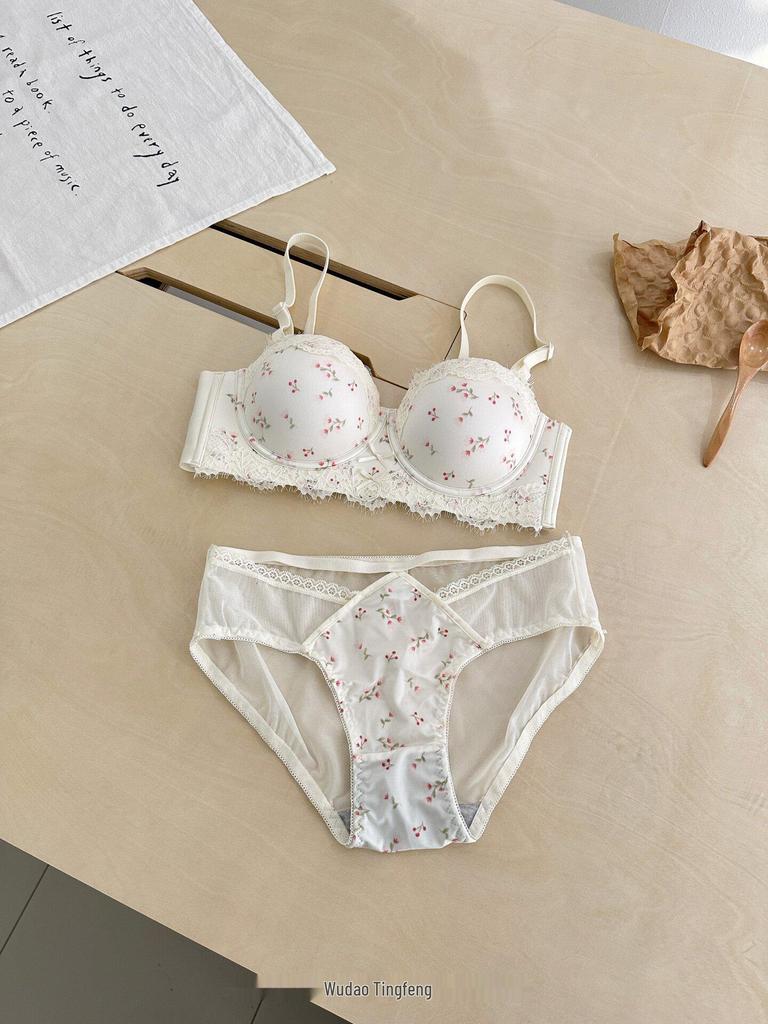 Pink Leopard Print Push-Up Bra with Enhanced Lift, Anti-Sagging Lace Trim, and Thickened Palm Cup for Small Busts