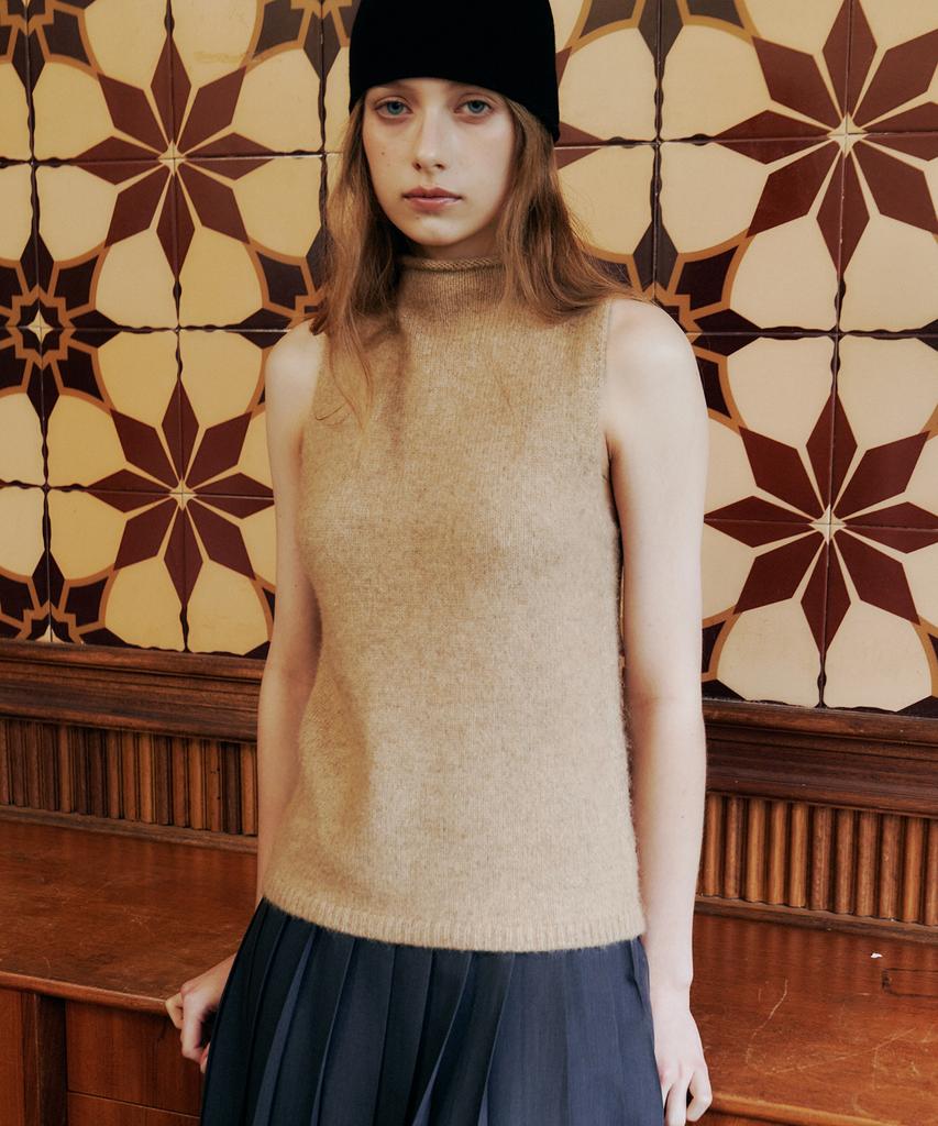 LOVEUSU Wool Halter Neck Sleeveless Knit (Beige)
