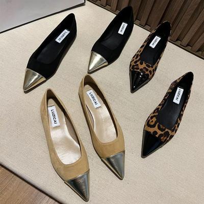 Spitze, flache Feenschuhe im französischen Sommer 2024 zum Kombinieren mit Abendröcken