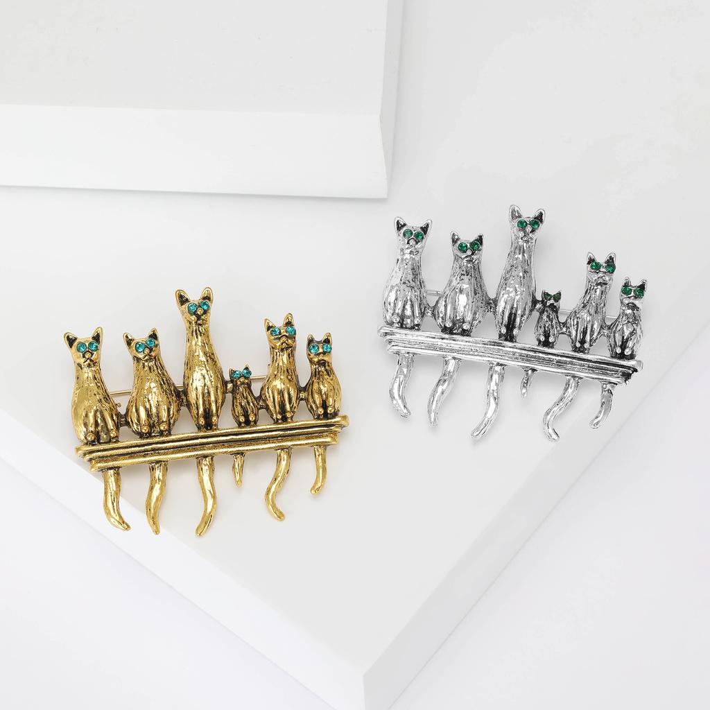 Vintage Enamel Cat Brooches for Women Rhinestone Animal Kitten Pins Event Party Gifts Backpack Decoration Clothes Accessories