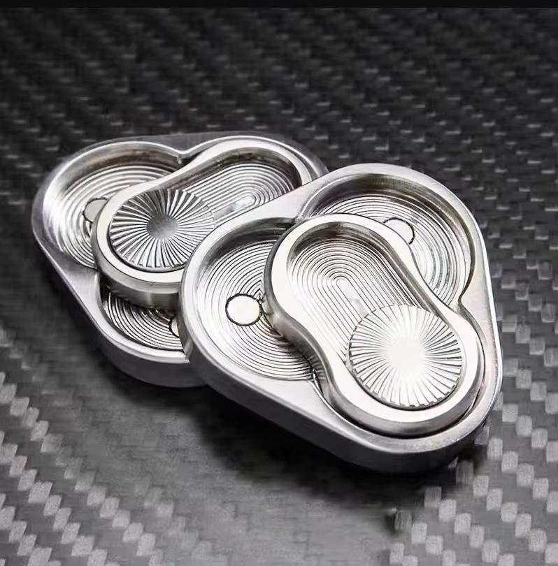 1PCS Triple Pack Magnetic Push Cards Triangle Fingertip Spinner Metal Popping Sound Stimulating Game forAdult Stress Relief Toys