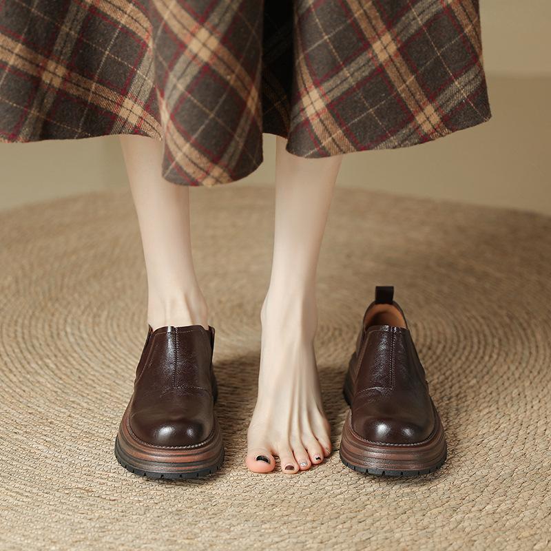 Soft and comfortable loafers women's 2025 new British style platform thick heel one pedal round head medium heel small leather shoes women