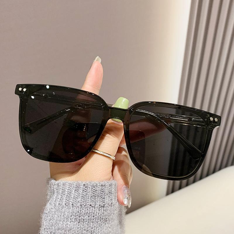 Polarized UV Protection Lightweight Comfortable Durable High Quality Stylish Designer Style Female Male Sun Glasses