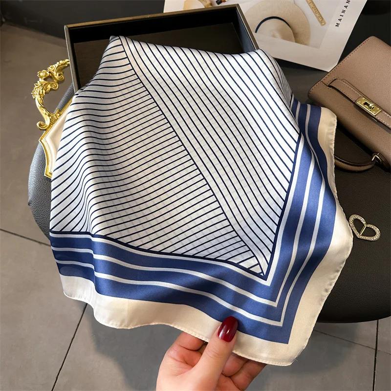 Neuer Luxusmarken Seiden-Quadrat-Plaid-Schal Damen Satin Hals Haarband Weiches Arbeits-Halstuch NEU Hijab Kopf Weiblicher Foulard