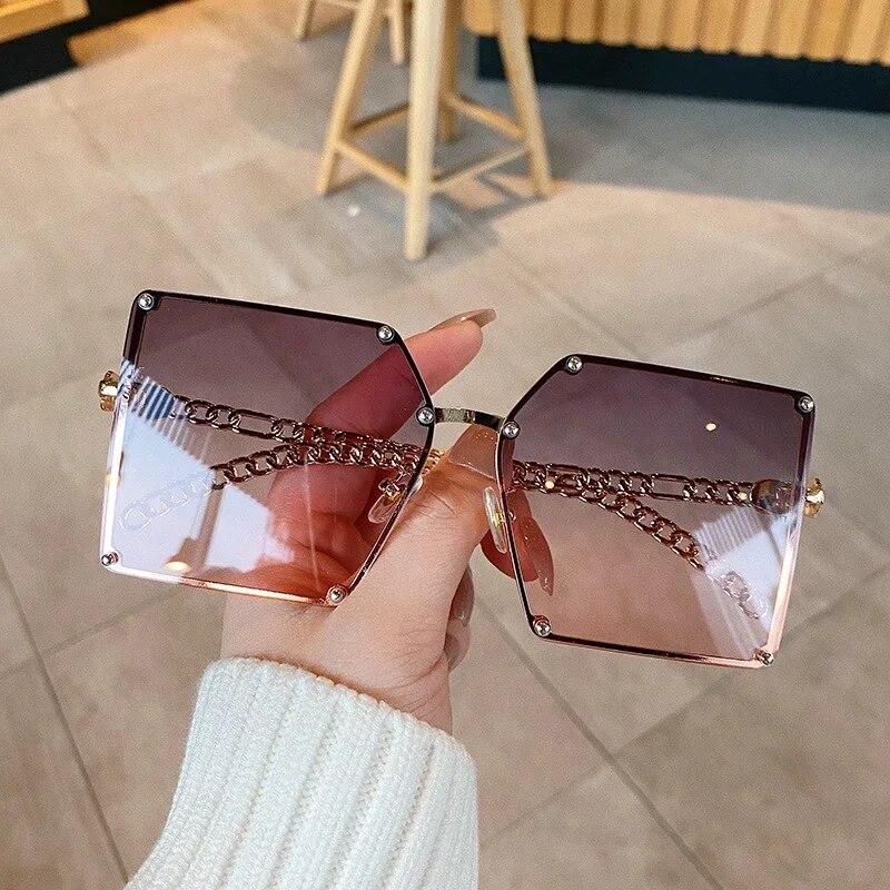 2025 neue Mode Oversize Gradienten Sonnenbrille Für Frauen Vintage Legierung Kette Rahmen Niet Quadrat Sonnenbrille Weibliche Elegante Shades
