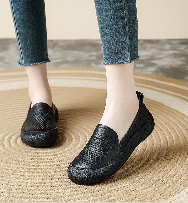Fashion New handmade hollowed flats women's summer sandal shoes elderly woman slip on non slip moccasins mother comfortable driver shoes