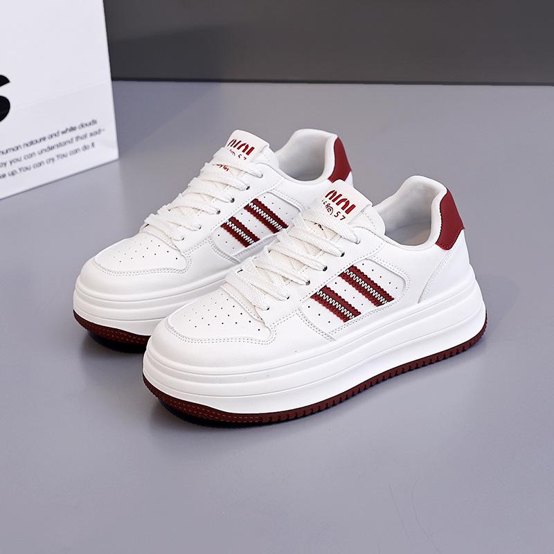 Małe białe buty damskie studenckie wersja koreańska na platformie codzienne buty damskie 2025 wiosna i jesień nowe wszechstronne modne buty na platformie damskie NK-872