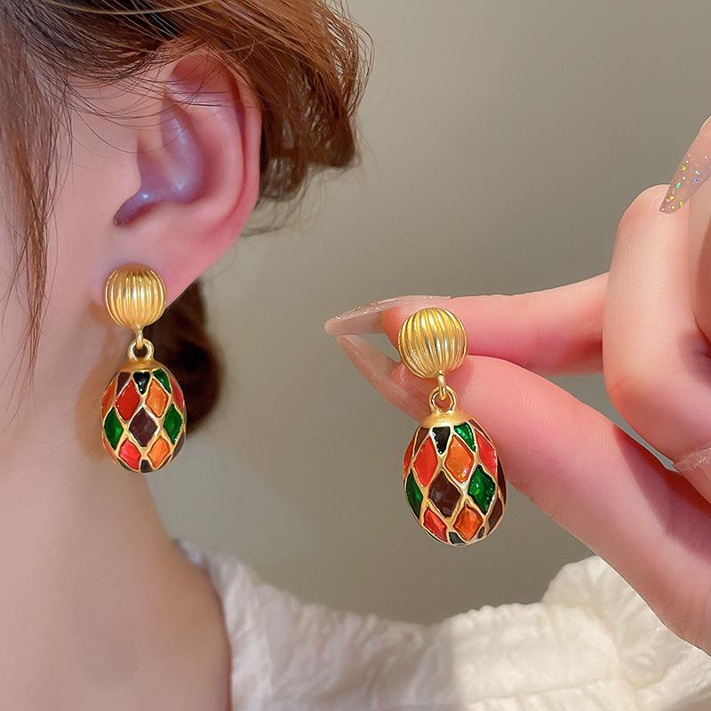 Vintage medieval exaggerated earrings women, fashionable retro high-end earrings literary light luxury temperament earrings