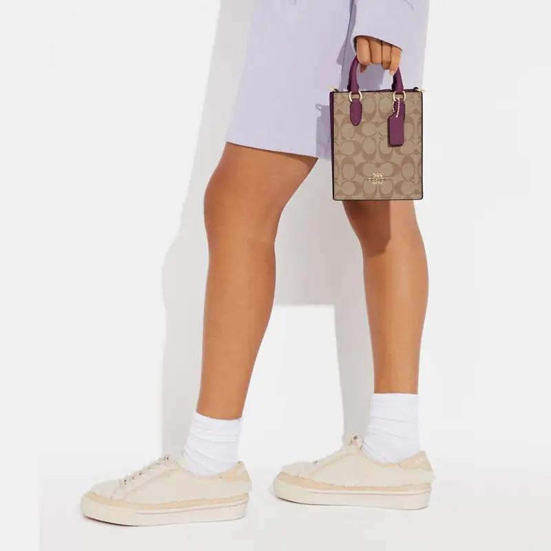 Coach Handbag N/S 17 Gold Logo Logo Plate Classic Jacquard Hardware Buckle Coated Canvas and Smooth Leather Tote Bag Tote Bag Shopping Bag Crossbody
