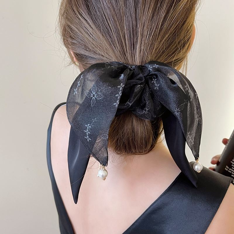 A Ribbon Hair Tie, A French Style for Girls To Tie Their Hair, A Ponytail Hair Tie, A Bow Hair Band, and High-end Headwear