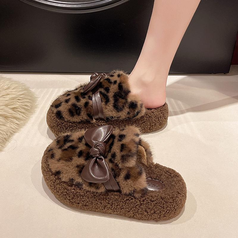 Schleifen mit dicken Sohlen, flauschige Schuhe mit einem Pedal, Kinder tragen neue Doudou-Baumwollschuhe im Herbst und Winter und Fleece.