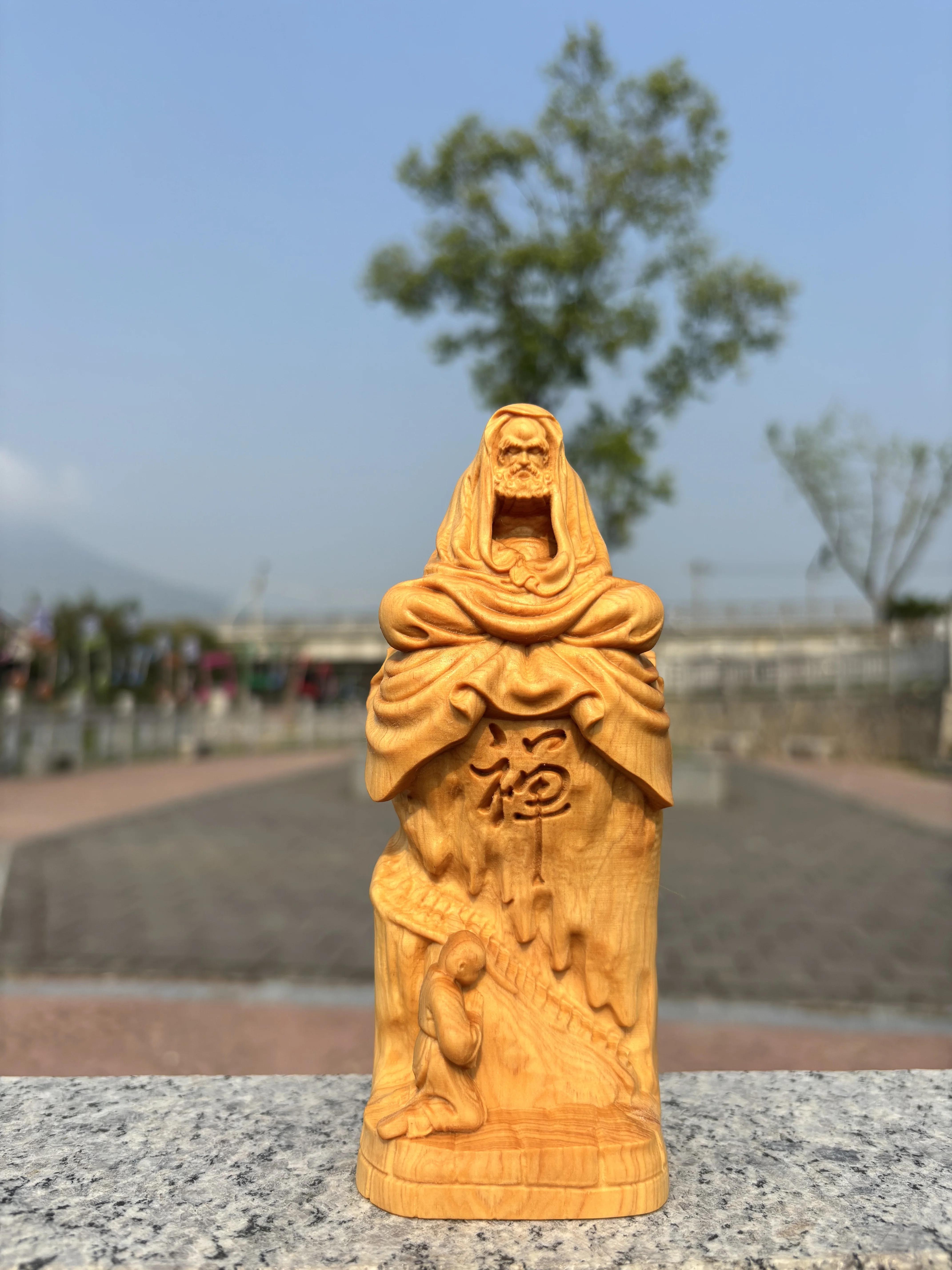 

Wooden statue, Master Dharma, Buddha statue Wooden Buddha statue 15 x 5.8 x 3.8 cm Zen decor Oriental art Meditation decor Spiritual sculpture Hand