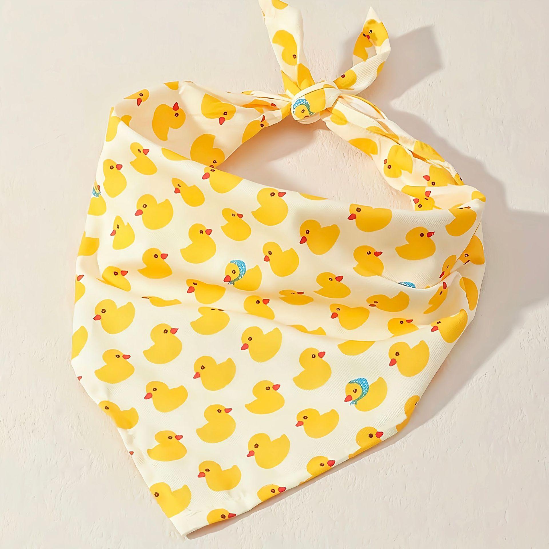 

Pet Triangle Towel Dog Little Yellow Duck Print Summer Breathable Pet Neck Saliva Towel 63*43*43 (packaging size: 18*18)