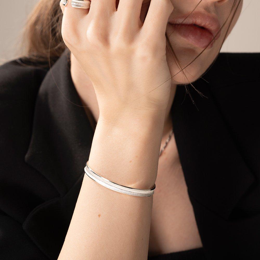 

J_Nui Linen Stone Bangle Bracelet Silver / Size: 18cm~19cm