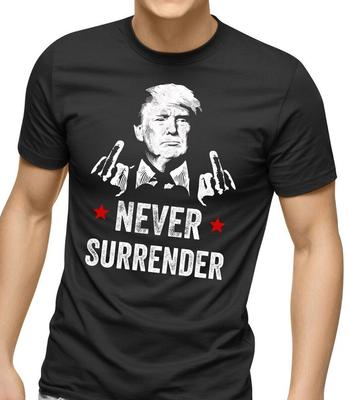 Sostenitore di Donald Trump Mai Arrendersi Magliette Divertenti per l'Arresto di Trump Maglietta Politica