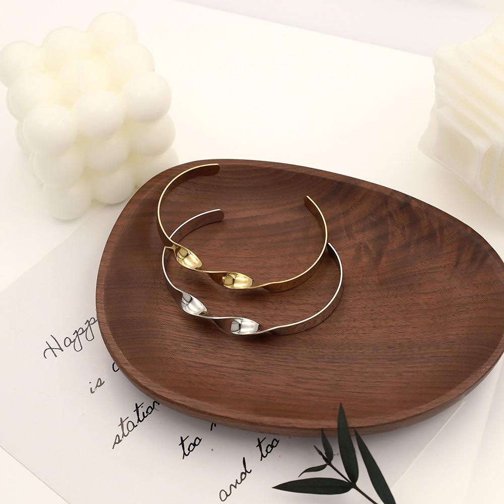 Fashion Versatile Cold Wind Titanium Steel Smooth Twisted Opening Bracelet Women'S Personality C-Shaped Hand Jewelry Does Not Fade