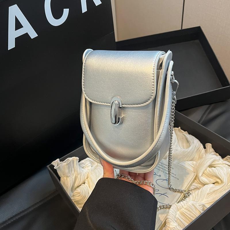This year, the popular mini small bag women's 2025 spring and summer new handbag is fashionable and foreign, one shoulder messenger mobile phone bag.