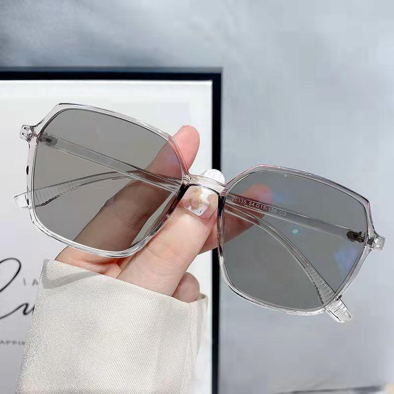 Photosensitive Color Changing Sun Glasses Women's Anti Blue Light Large Frame Glasses Gradient Myopia Glasses