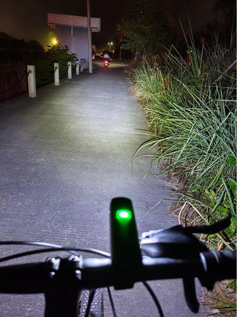 Rechargeable Aluminum Alloy LED Bicycle Headlight with High Brightness & Long Battery Life