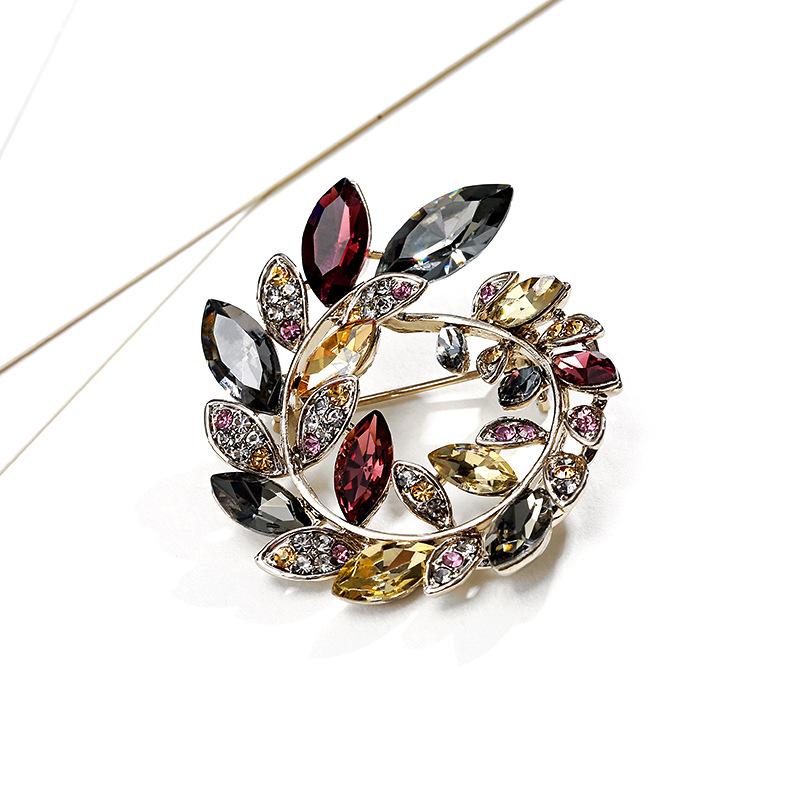 

Брошь в виде оливковой ветви в стиле ретро, элегантность и атмосфера женской красоты, булавка для корсажа в виде искусственного хрустального листа, костюм и аксессуары