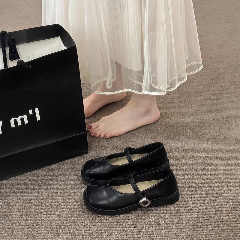 Square-headed fairy wind thick-heeled small leather shoes woman 2025 summer new versatile retro British style with skirt single shoes woman