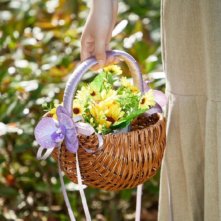 Fashionable Small Wicker Flower Girl Baskets with Pearls Detailing and Ribbon for Wedding Decoration and Candy Storage