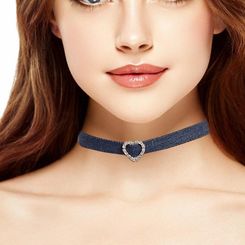 Modische Choker-Halskette aus Denim-Stoff für Damen, verstellbare Schlüsselbeinkette, Strass-Anhänger, Halsketten-Accessoire