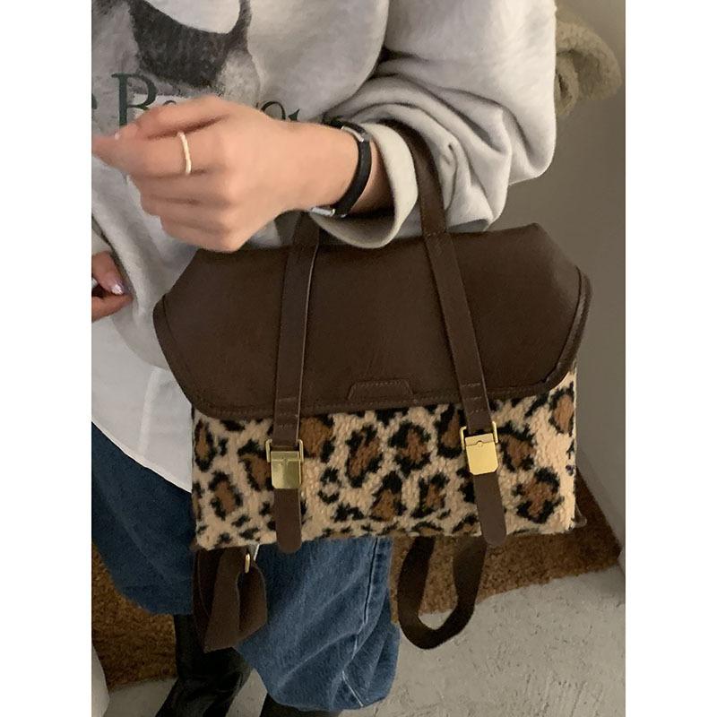 

Зимняя плюшевая модная женская сумка с леопардовым принтом и вставками, новая нишевая сумка на плечо 2025, портативная сумка-мессенджер, рюкзак