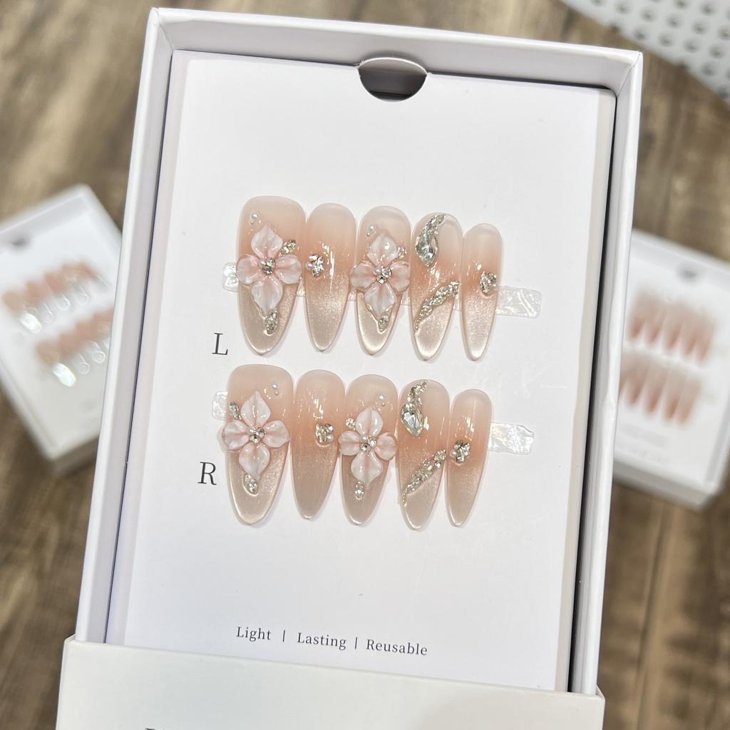 Pure Hand-woven Armor High-end Three-dimensional Carved Cat-eye Manicure Zircon Snake Spirit