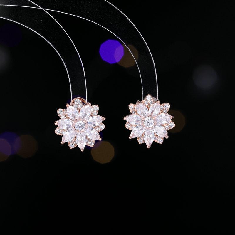 Women's Light Luxury Design Elegant Double-Layer Flower Earrings Fashionable And Versatile Niche Design Earrings