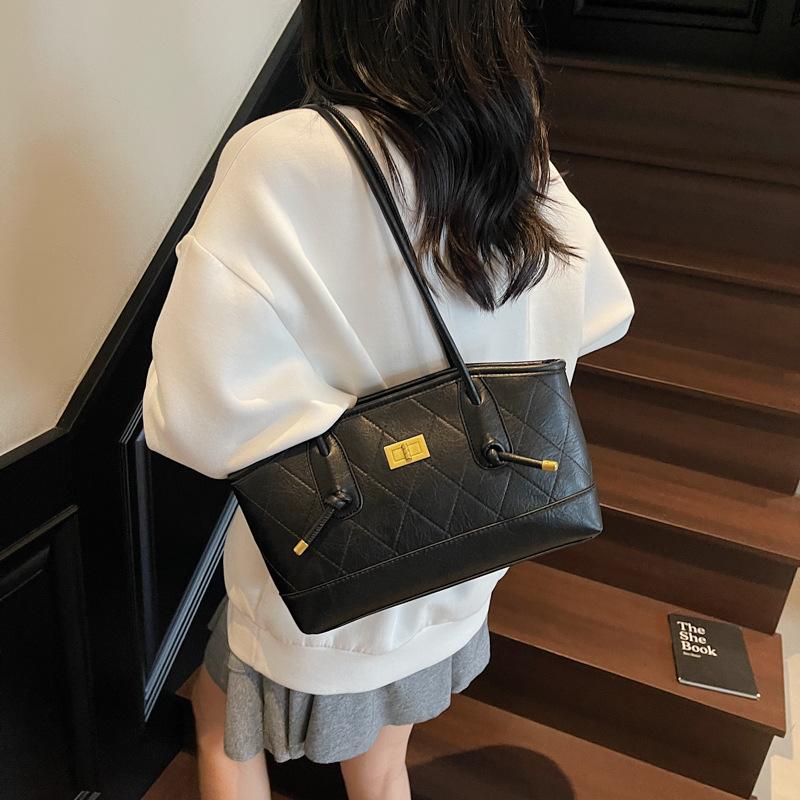 Retro matte small bag women's new fashion contrasting colors autumn and winter popular commuter shoulder bag