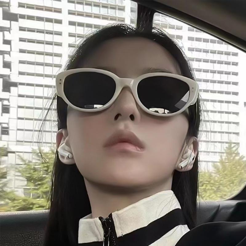 Модные женские солнцезащитные очки без оправы — фото 6