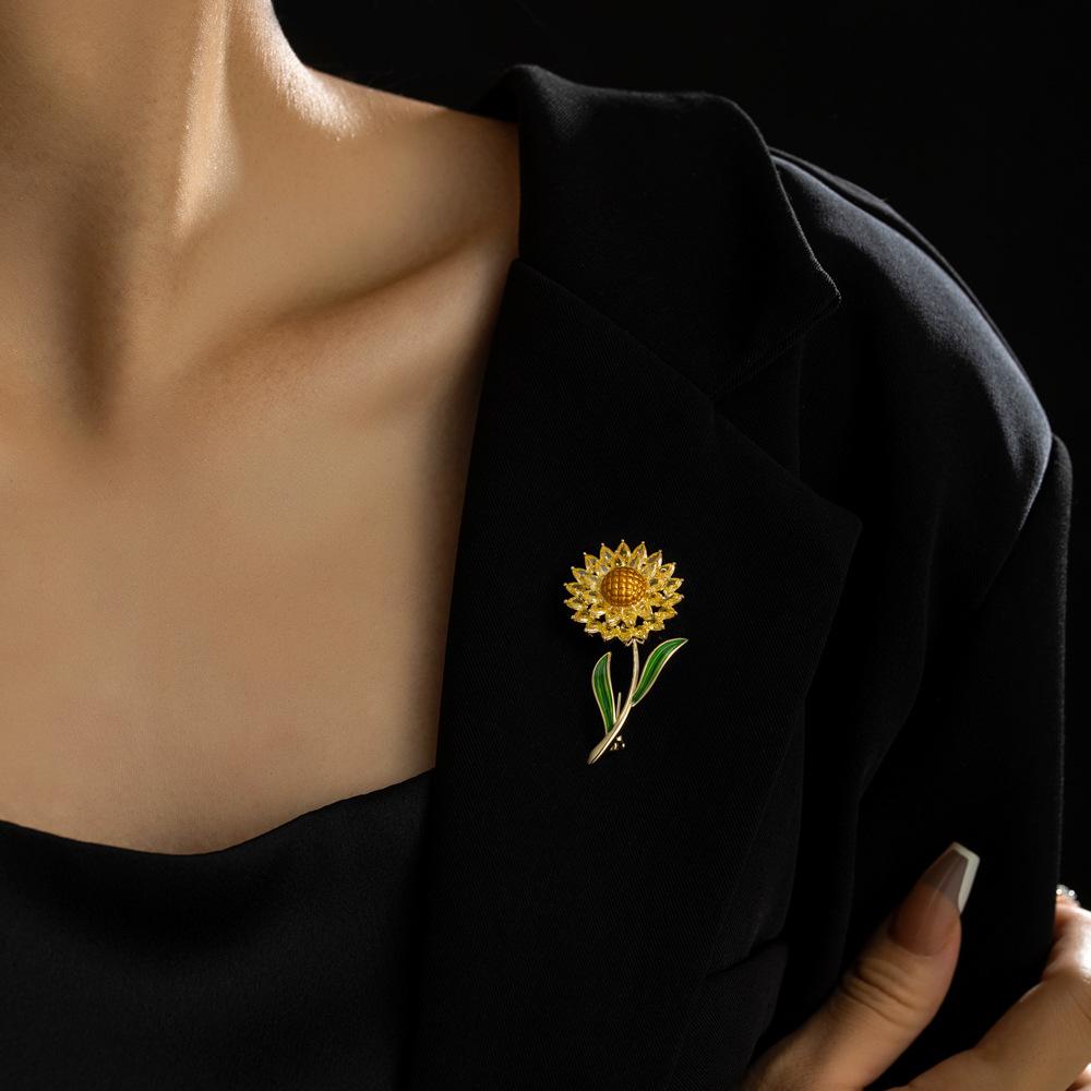 Senior Brooches Flower Leaf Brooch Pins for Women Suit Pendant  Fashion Brooches Jewelry