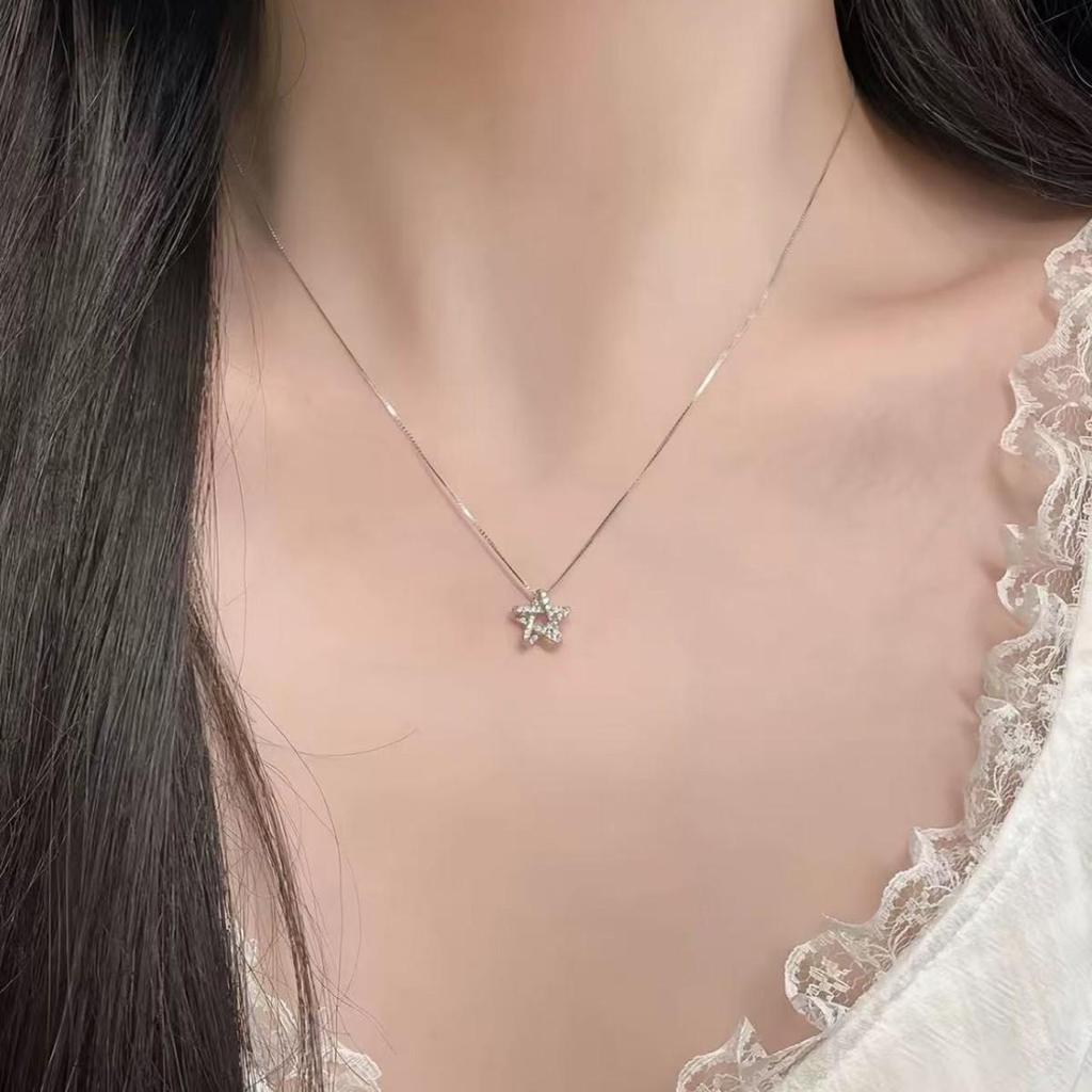 Sparkling Diamond Star Necklace: Five-Pointed White Gold Star with Nickel Silver and Real Gold Plating for a Luxurious, High-End Look.