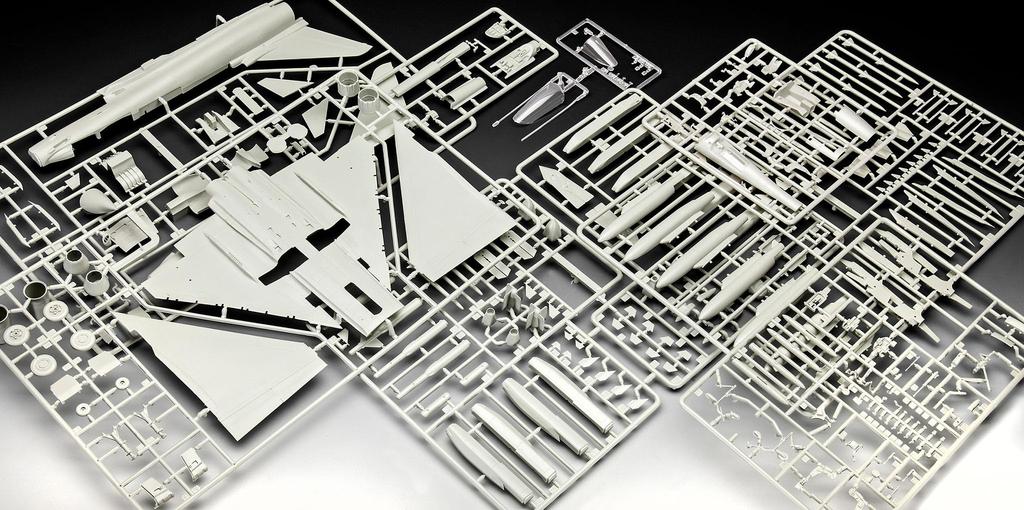 Plastikový model letadla Revell Eurofighter Typhoon Blackjack, barva lití, německý model letadla Revell 03820, Royal Air Force. (Revell) 1/48