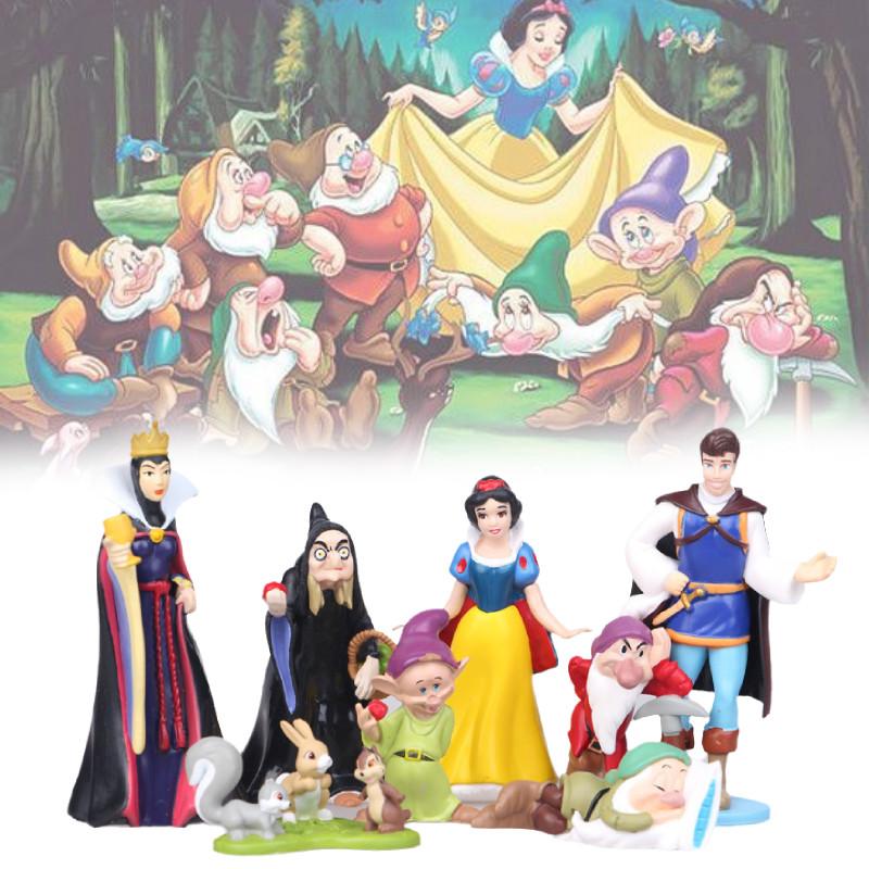 Uroczy Zestaw Figurek Królewny Śnieżki i Siedmiu Krasnoludków Idealny do Dekoracji Tortu