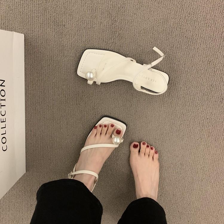 French Premium Pearl Set Toe Silver Sandals Women's Summer 2025 New One-word Buckle Strap Beautiful Fairy Shoes