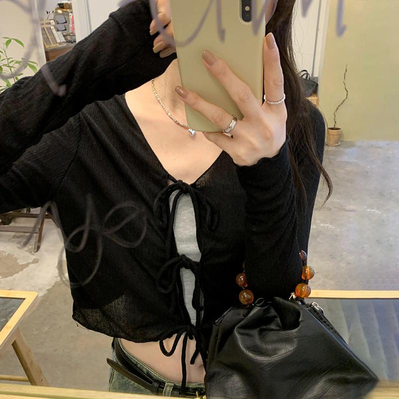 Korejský jedinečný design do nika smysl tenký dlouhý rukáv pásek s ochranou proti slunci na vnější straně svetr Tričko dámské raný podzim nový top