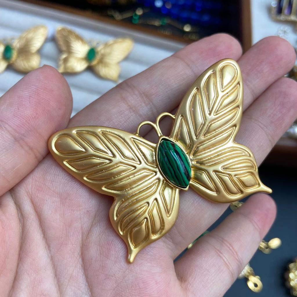 Retro Niche Designer Wind Heavy Industry Butterfly Engraving Malachite Necklace Set Fashionable Light Luxury High Sense