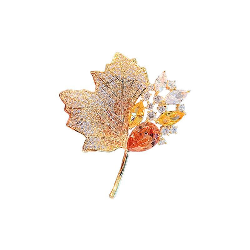 Retro Hollowed-out Crystal Brooch High-end Rhinestone Maple Leaf Brooch and Pin for Fixing Clothes and Accessories