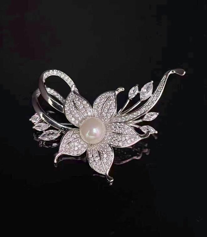 

1PC Stylish Exquisite Brooch Personality Temperament Corsage Anti-slip Pins Versatile Shiny Corsage Clothing Accessories Gifts срібний