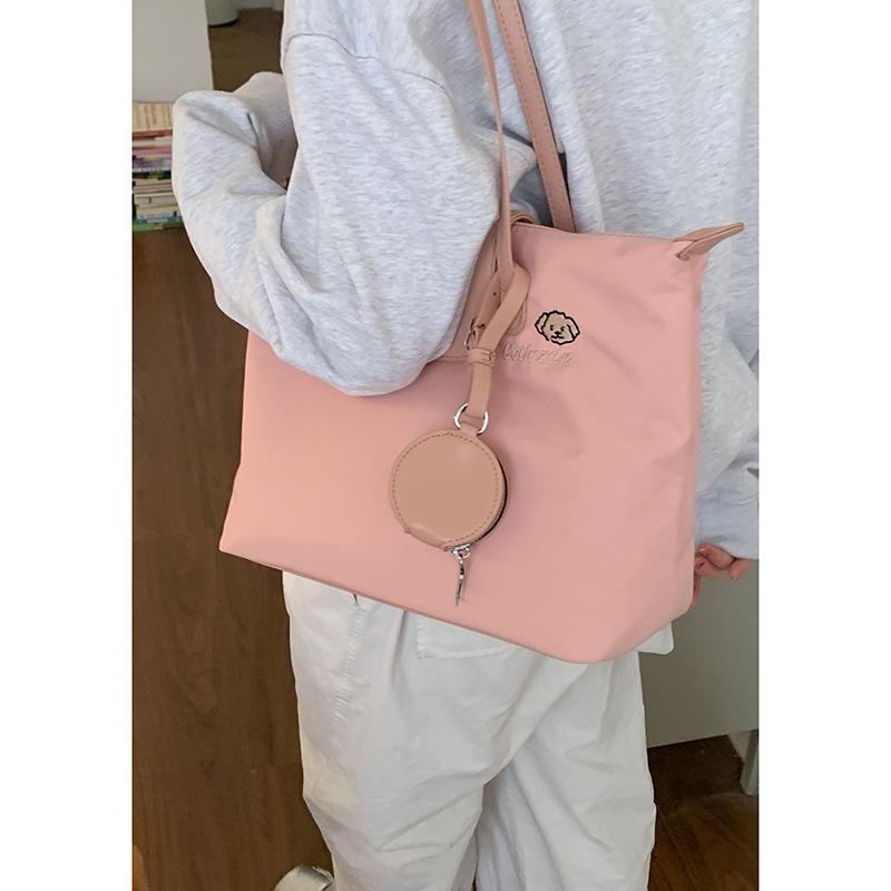 Повседневная большая нейлоновая холщовая сумка женская 2025 новый модный корейский вариант сумка-тоут простая и универсальная сумка через плечо