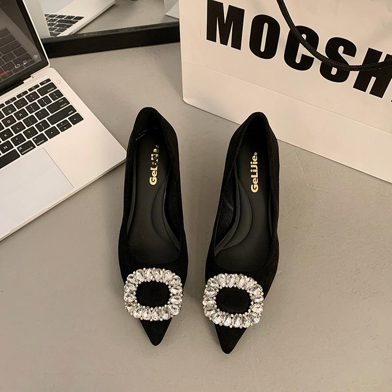 

Европейские туфли-лодочки из мягкого бархата со стразами, квадратная пряжка, каблук-рюмочка, женские, 2025 новинка, острый носок, мелкий вырез, мягкая подошва, темпераментные, универсальные, женские 40