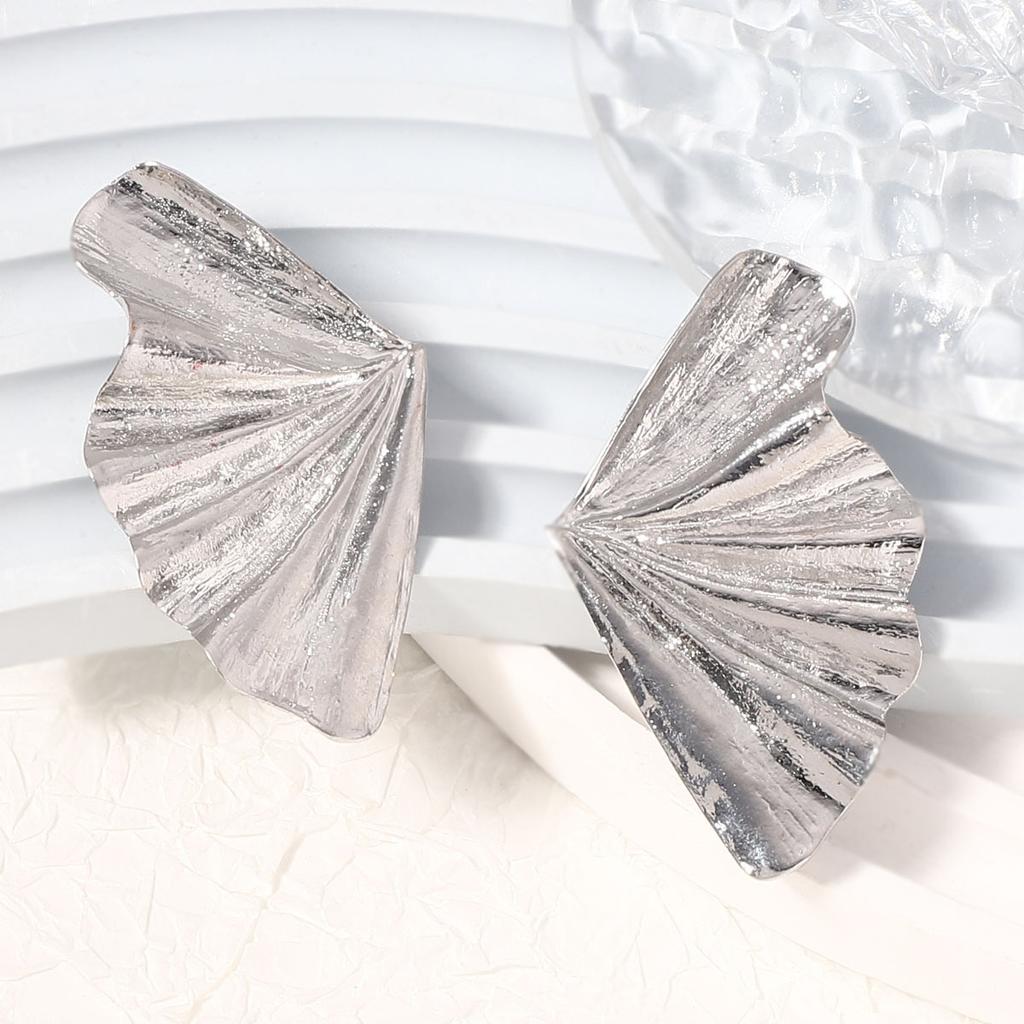 Exaggerated sense of high-end Vintage fan-shaped leaf temperament stud earrings simple and versatile cold wind