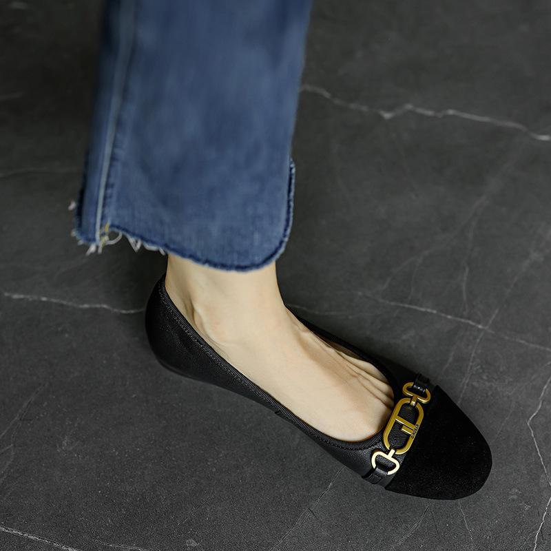 

Модные женские туфли из кожи с квадратной головкой и плоским дном, осенние повседневные туфли с мягкой подошвой и металлической цепочкой 40 чёрный