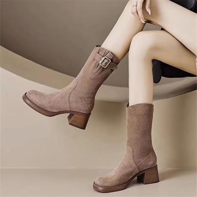 Chaussures pour femmes 2024 Boucle de ceinture de haute qualité Bottes pour femmes Mode Slip-on Bottes modernes Femmes Vente chaude Talon carré Mi-molletzapatos