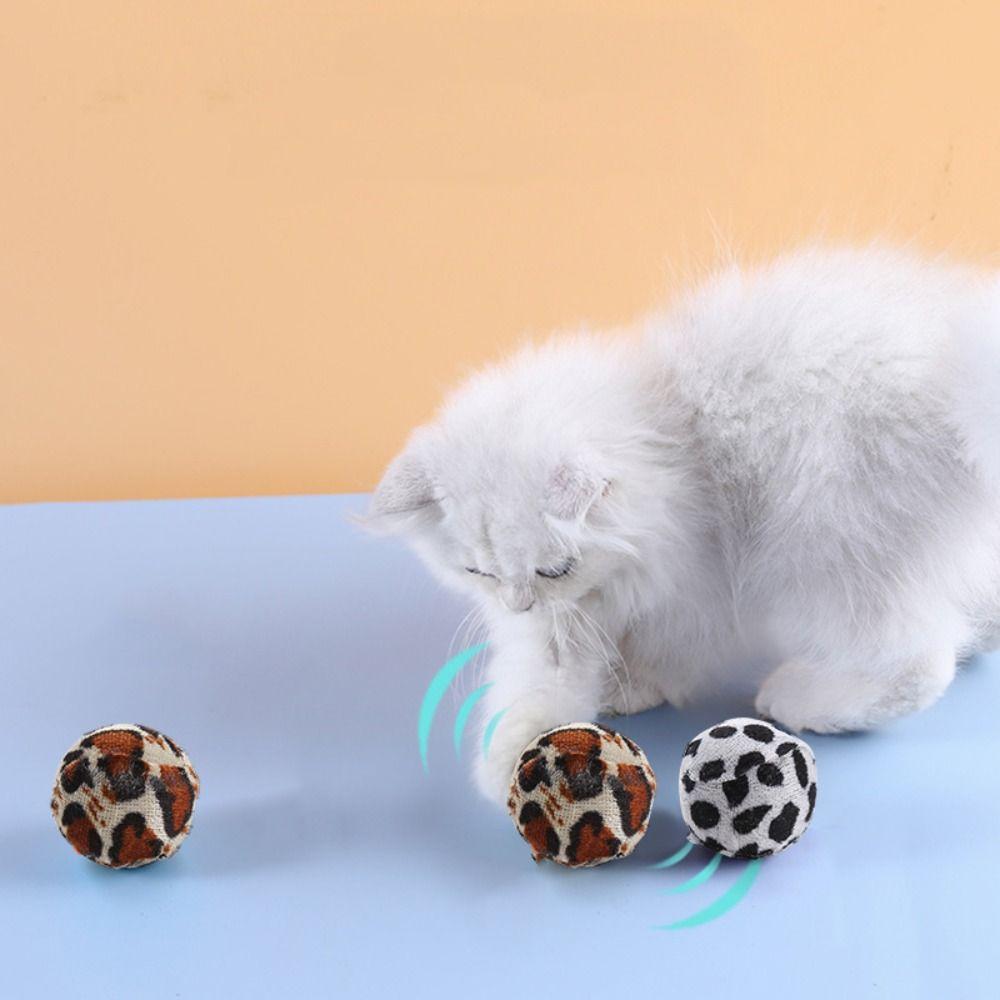 

3 шт. с коротким плюшевым домашним животным леопардовым мячом интерактивная звуковая игрушка для жевания кошки игрушки для котят царапающие игрушки для кошек 3pcs